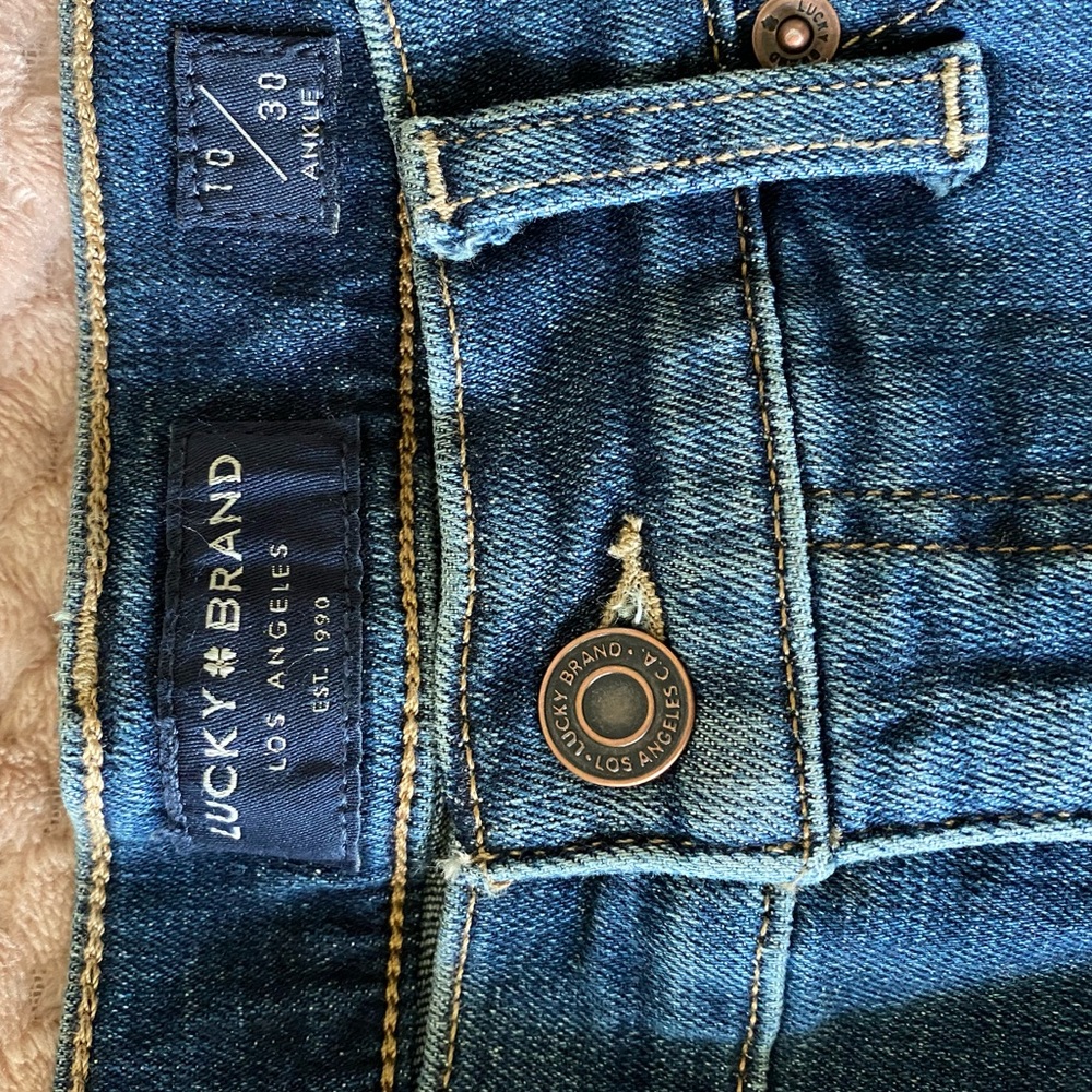 Mid Rise Lucky Brand Jeans - Picture 4 of 10